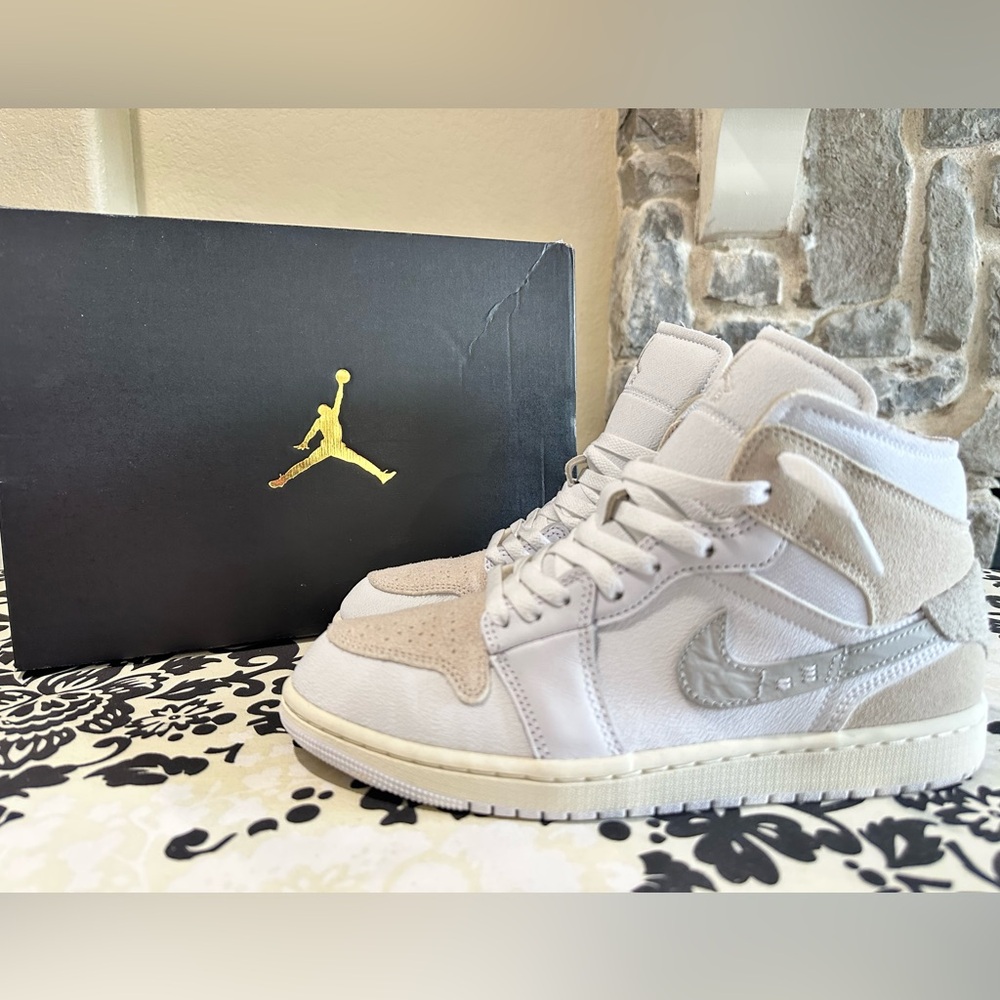 Nike Jordan 1 Retro Mid White Sail Sneakers